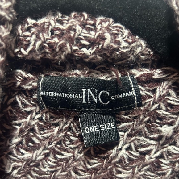 INC one size burgundy poncho turtle neck styled, button shoulder accents, fringe - Picture 4 of 7